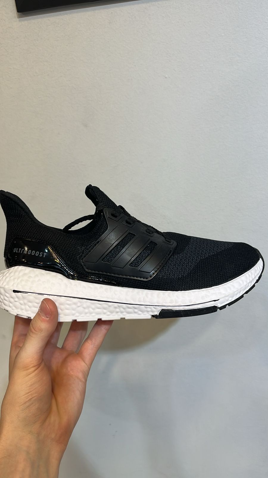 ULTRABOOST NEGRA