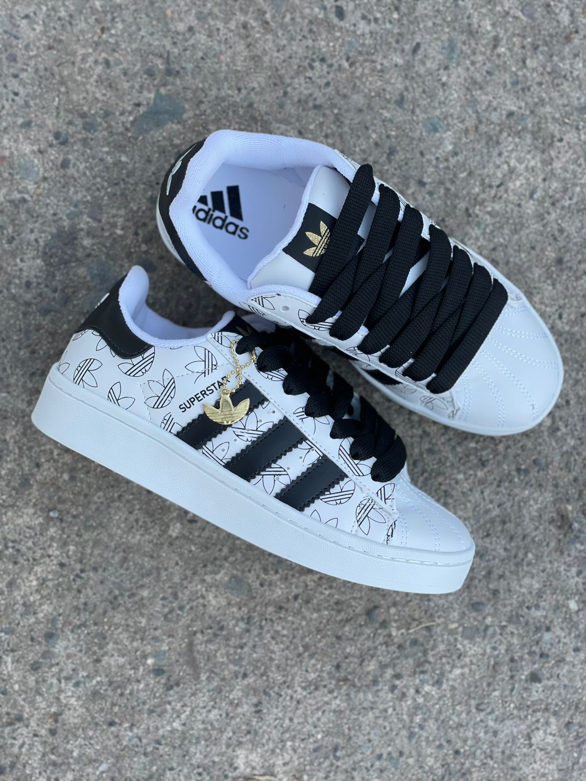 SUPERSTAR ESTAMPADA NEGRA