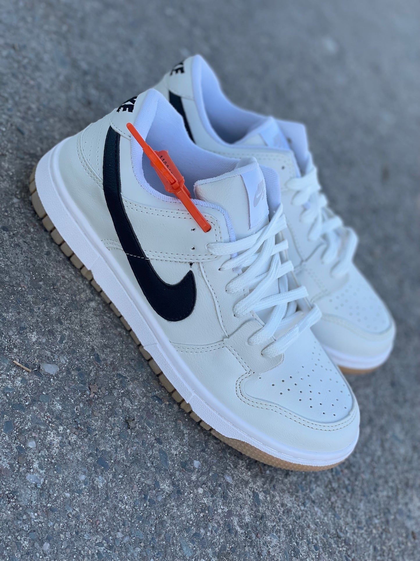 SB BLANCA PIPA NEGRA