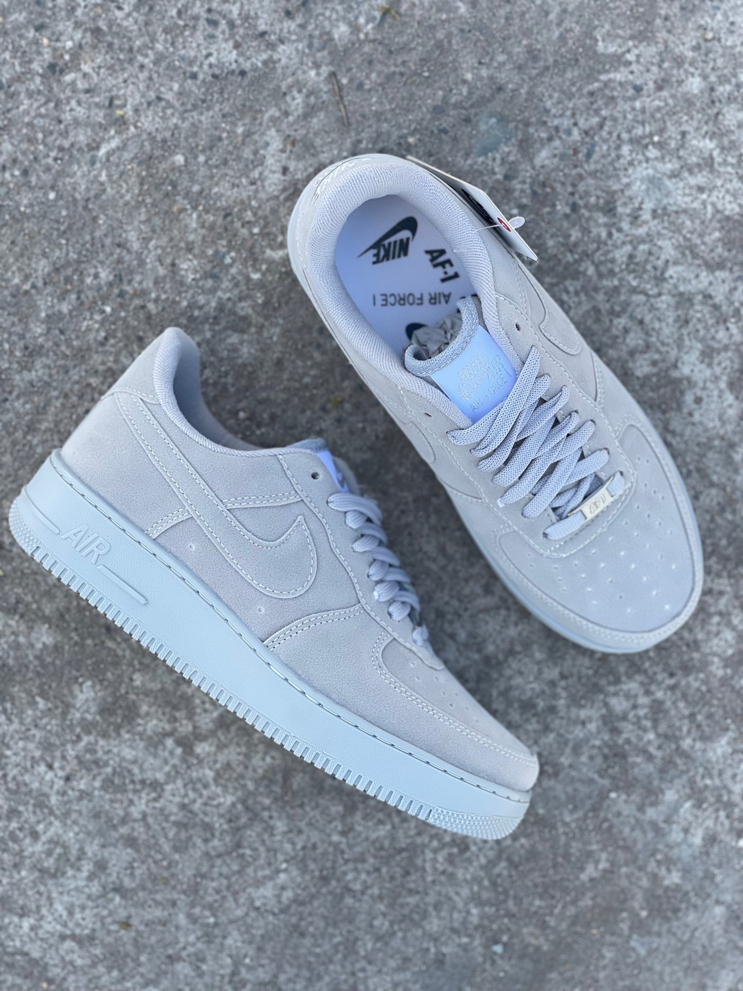 AIR FORCE GAMUZADA GRIS