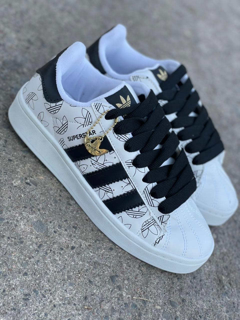 SUPERSTAR ESTAMPADA NEGRA