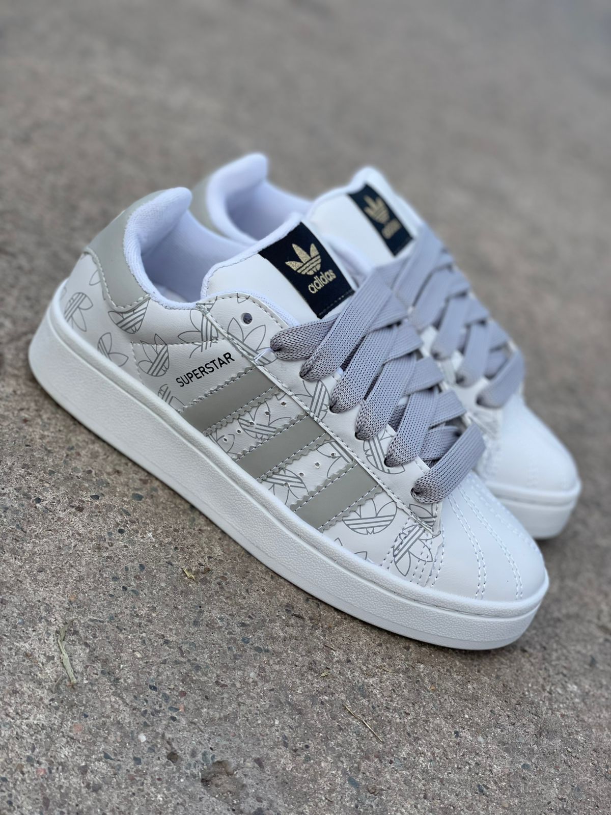 SUPERSTAR BLANCA Y GRIS