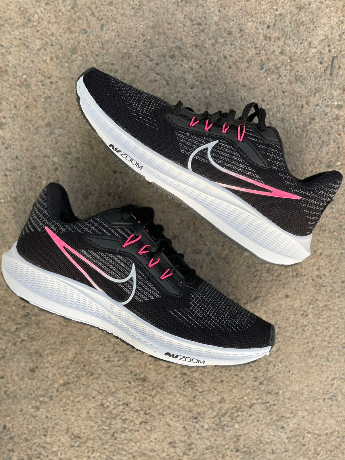 PEGASUS NEGRA CON ROSA